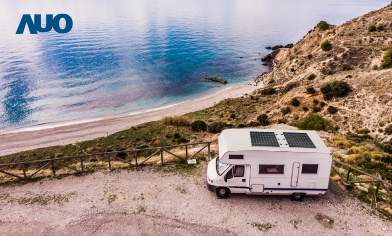 「可撓輕量化太陽光電板SunCurva」使用輕量特殊耐候型複合板取代傳統太陽能板的玻璃前板，不僅降低70%重量，每米平方僅3Kg；具有抗衝擊性能及通過電磁相容性測試，可應用於交通運輸工具，如露營車、遊艇等